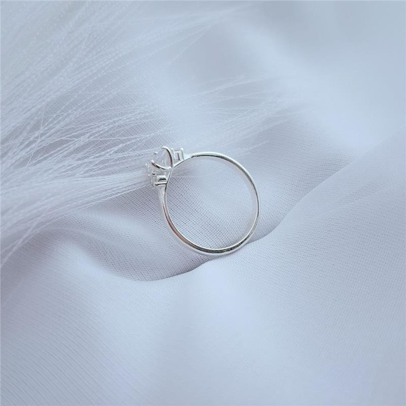 ANEL PRATA 925 SOLITÁRIO OVAL 2 ZIRCONIAS LATERAL