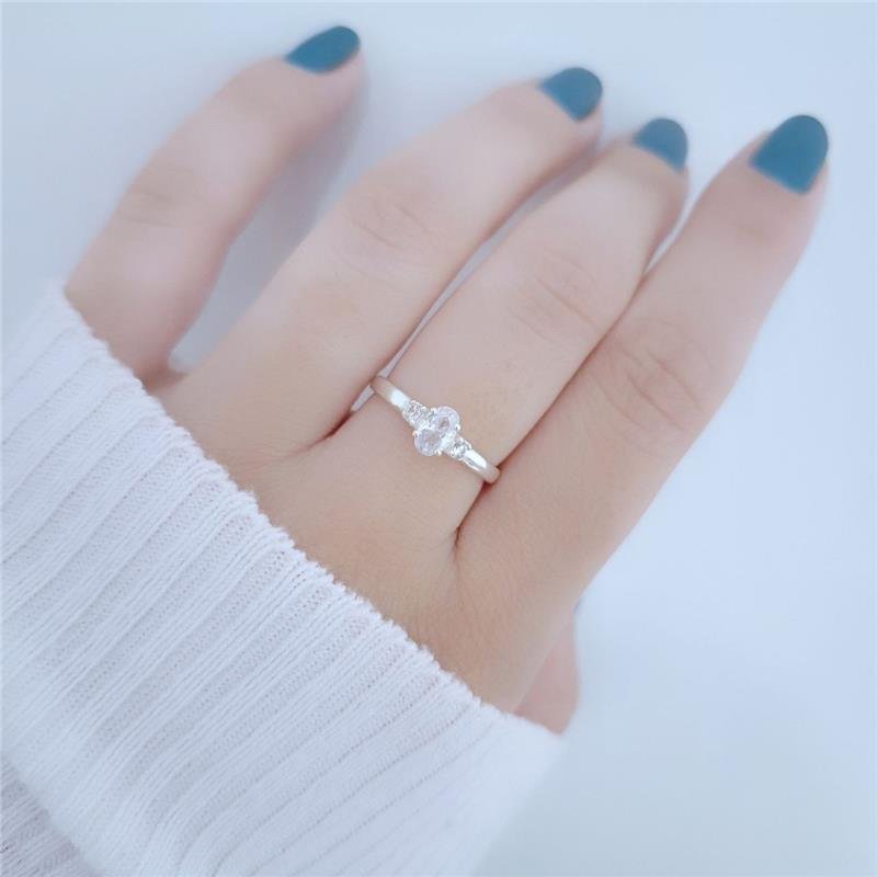 ANEL PRATA 925 SOLITÁRIO OVAL 2 ZIRCONIAS LATERAL