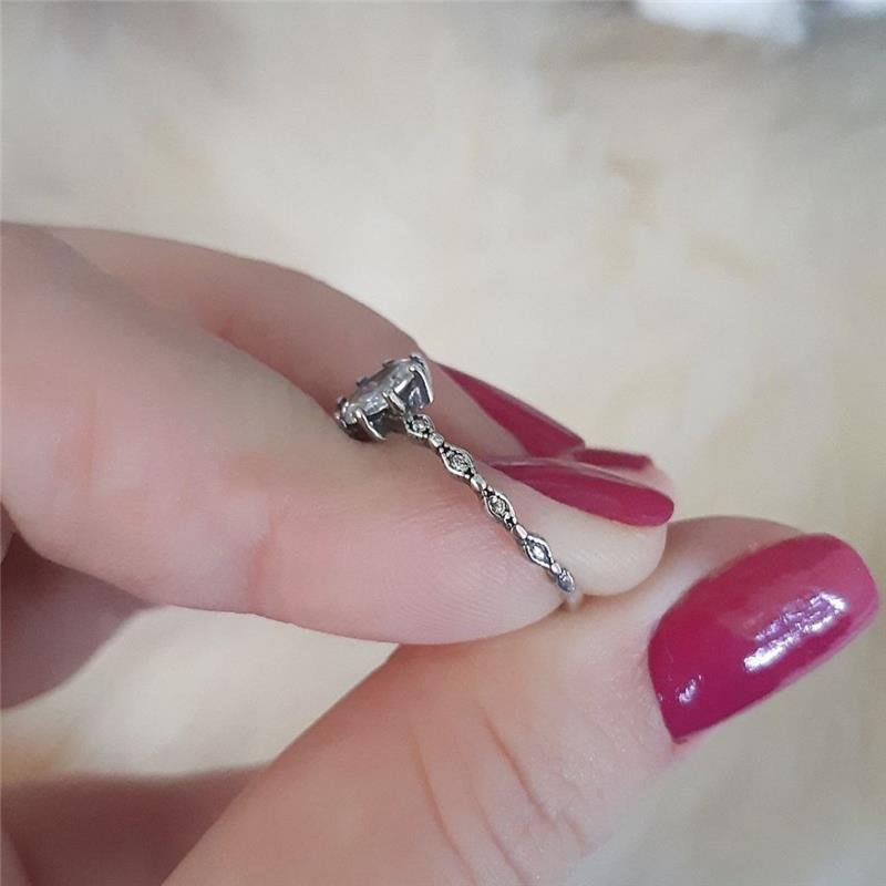 ANEL PRATA 925 SOLITÁRIO OVAL LATERAIS CRAVEJADA