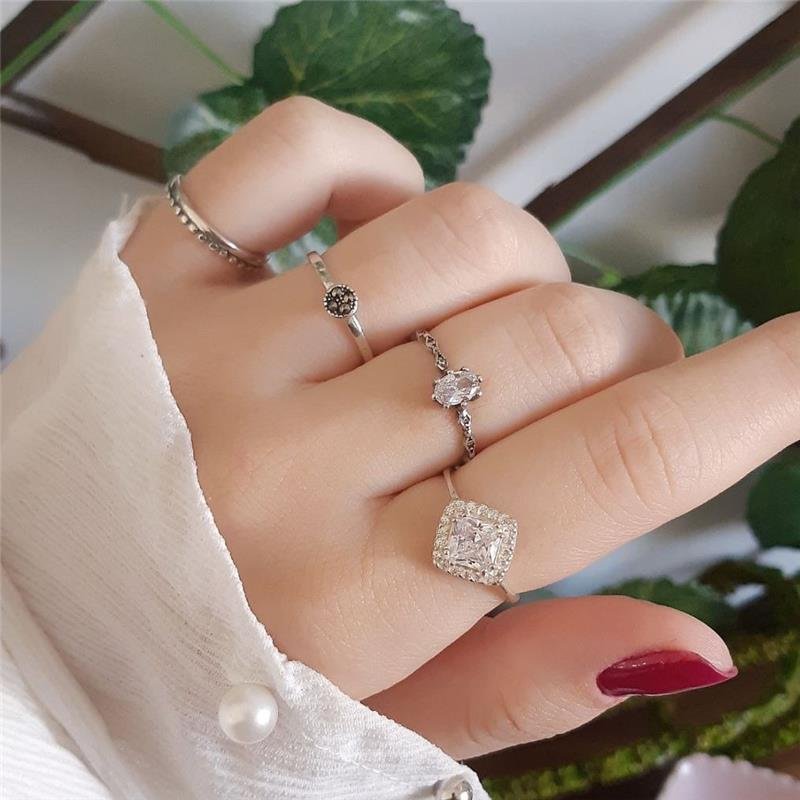 ANEL PRATA 925 SOLITÁRIO OVAL LATERAIS CRAVEJADA