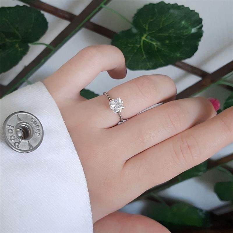 ANEL PRATA 925 SOLITÁRIO QUADRADO ARO ROCOCÓ