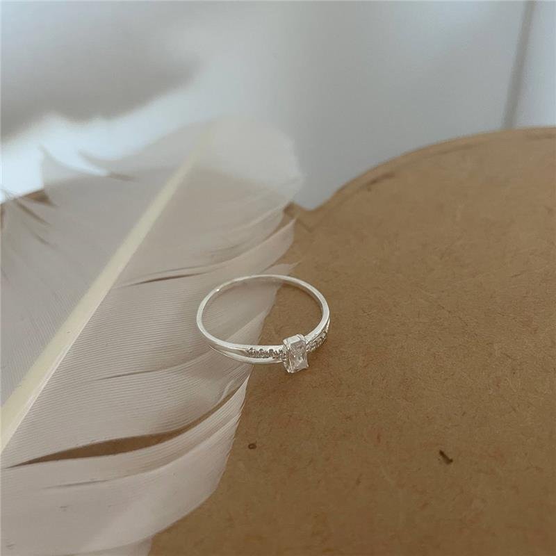 ANEL PRATA 925 SOLITÁRIO RETÂNGULO LINHAS ENTRELAÇADAS