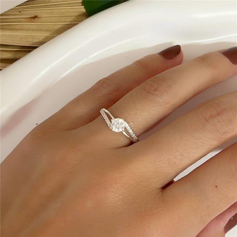 ANEL PRATA 925 SOLITÁRIO ZIRCÔNIA COM DETALHES LATERAIS