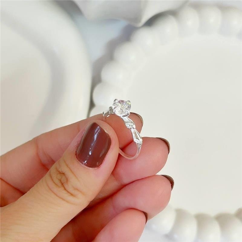 ANEL PRATA 925 SOLITÁRIO ZIRCÔNIA DETALHES LATERAIS MICROZIRCÔNIAS 