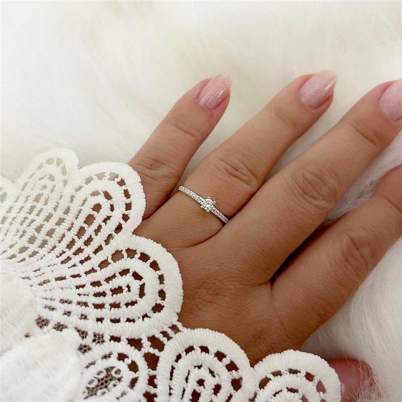 ANEL PRATA 925 SOLITÁRIO ZIRCÔNIAS NAS LATERAIS