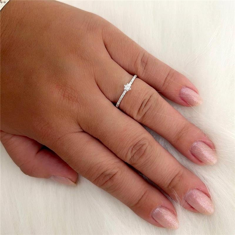 ANEL PRATA 925 SOLITÁRIO ZIRCÔNIAS NAS LATERAIS