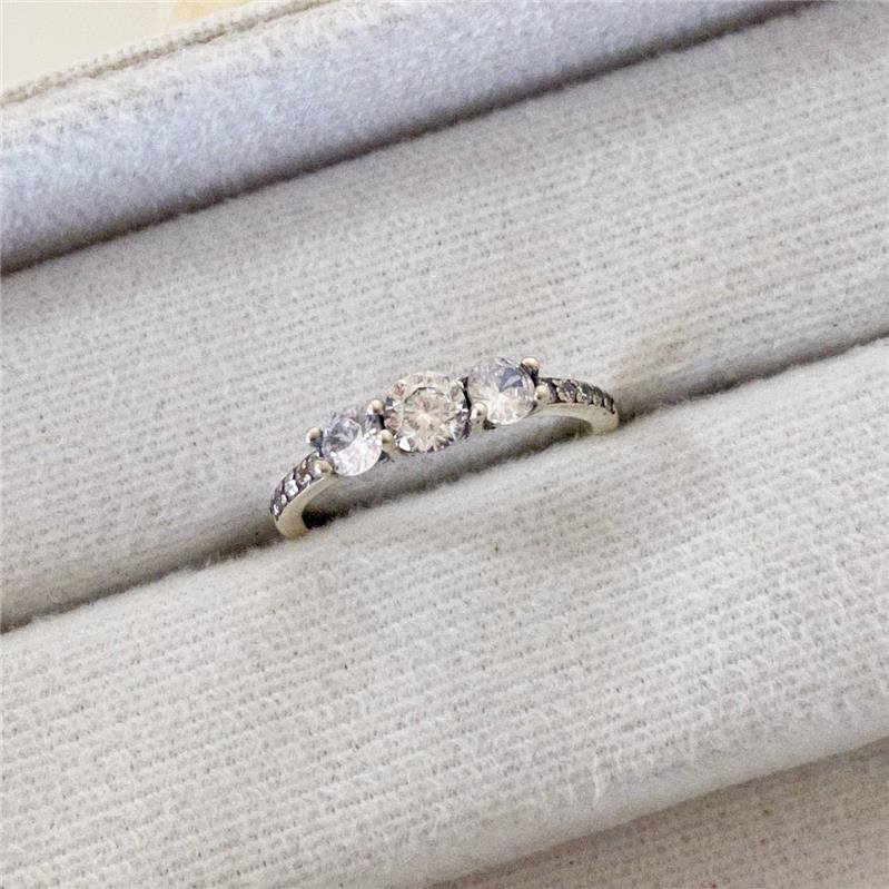 ANEL PRATA 925 TRÊS PEDRAS CENTRAIS