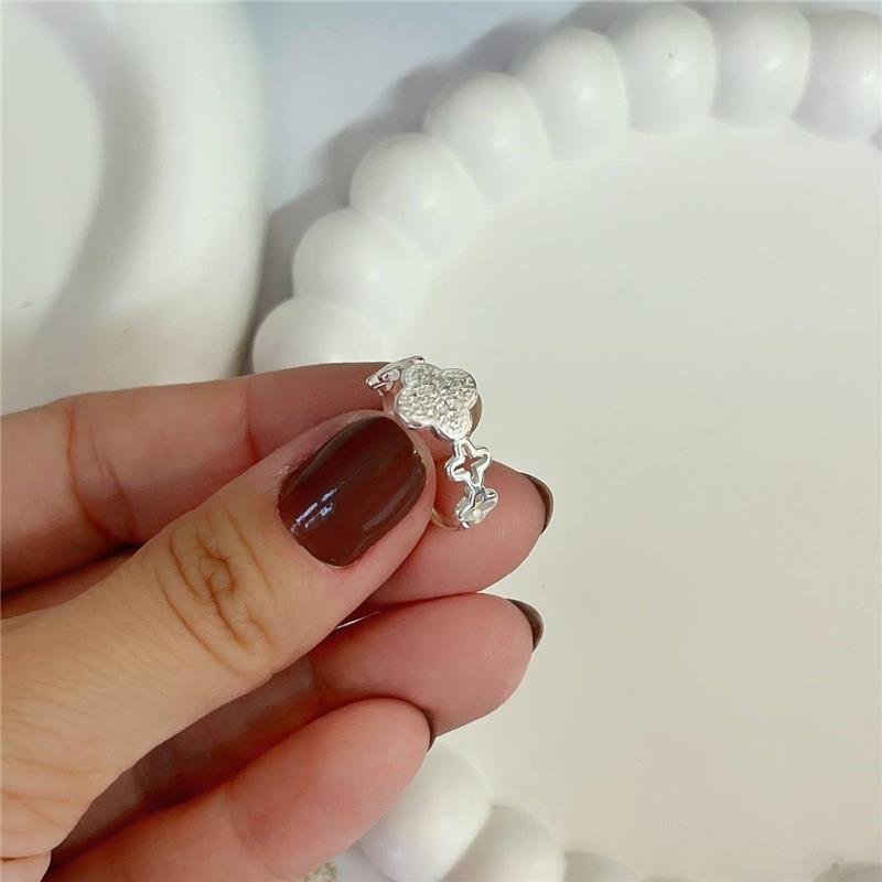 ANEL PRATA 925 TREVO CENTRAL COM MICROZIRCÔNIAS CRAVEJADAS E TREVOS VAZADOS