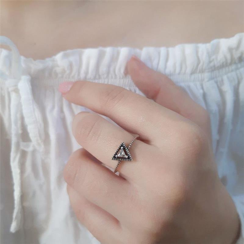 ANEL PRATA 925 TRIÂNGULO VAZADO COM ZIRCÔNIA