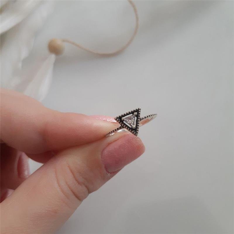 ANEL PRATA 925 TRIÂNGULO VAZADO COM ZIRCÔNIA