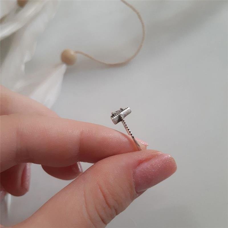 ANEL PRATA 925 TRIÂNGULO VAZADO COM ZIRCÔNIA