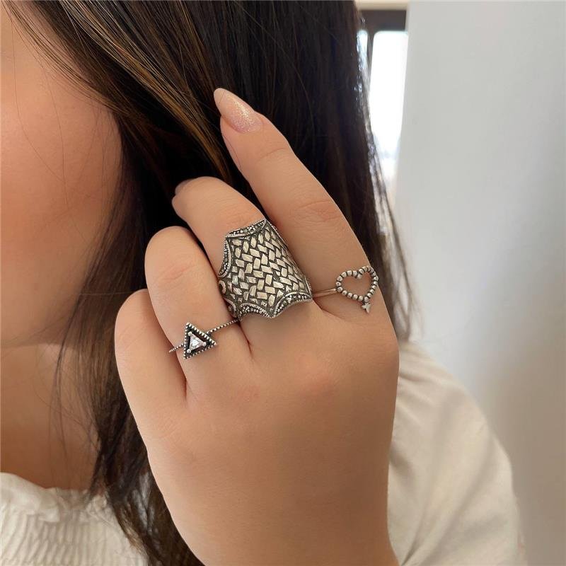 ANEL PRATA 925 TRIÂNGULO VAZADO COM ZIRCÔNIA