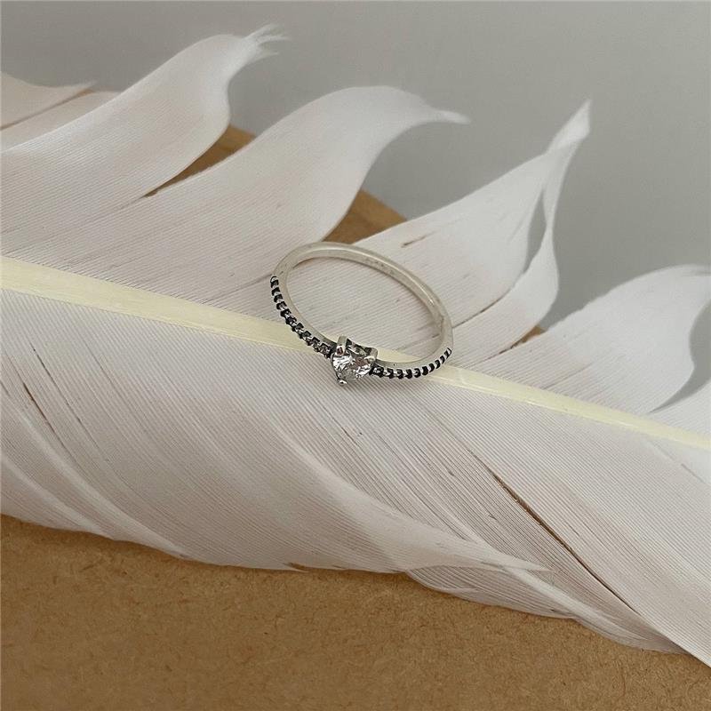 ANEL SOLITÁRIO CORAÇÃO CRAVEJADO COM ZIRCÔNIA