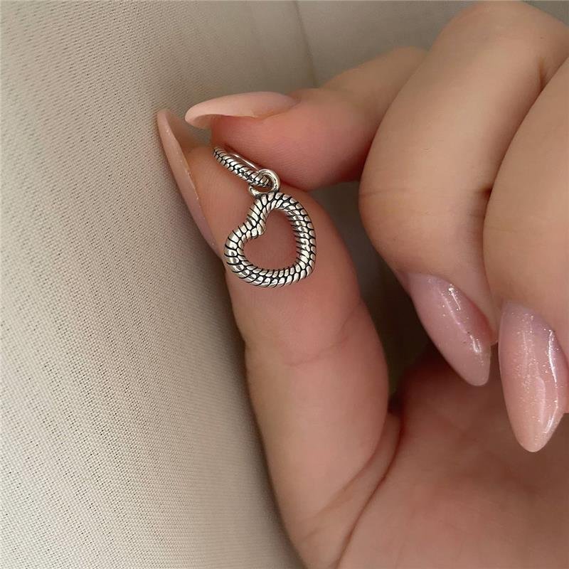 BERLOQUE CORAÇÃO PENDURADO TRABALHADO VAZADO