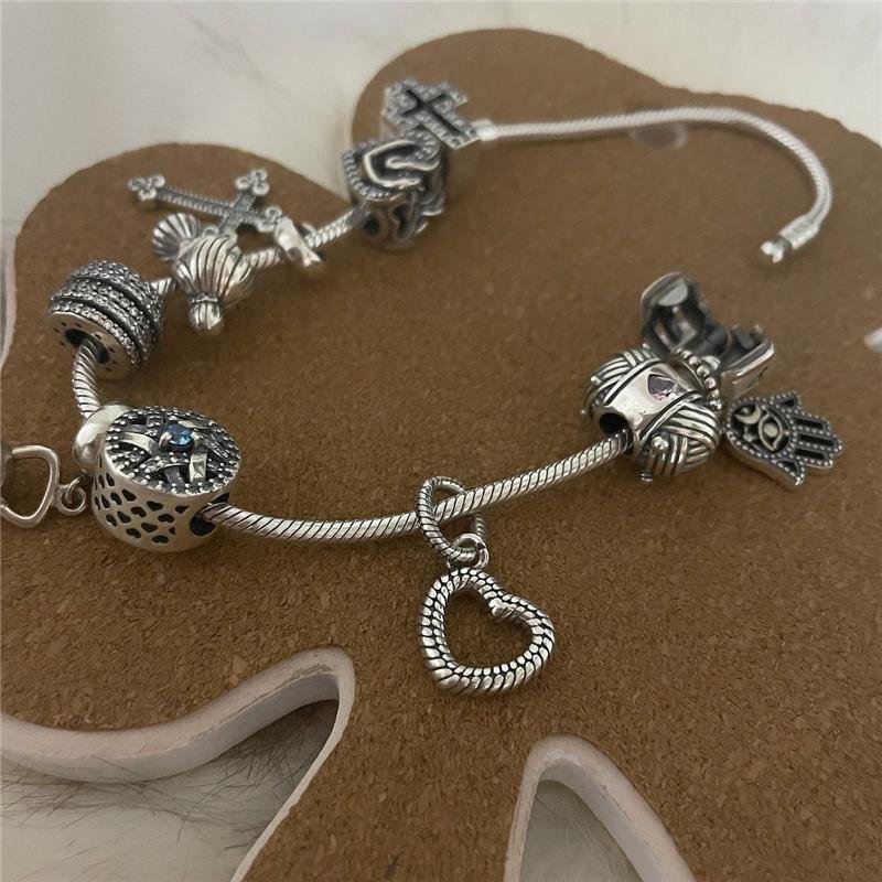 BERLOQUE CORAÇÃO PENDURADO TRABALHADO VAZADO