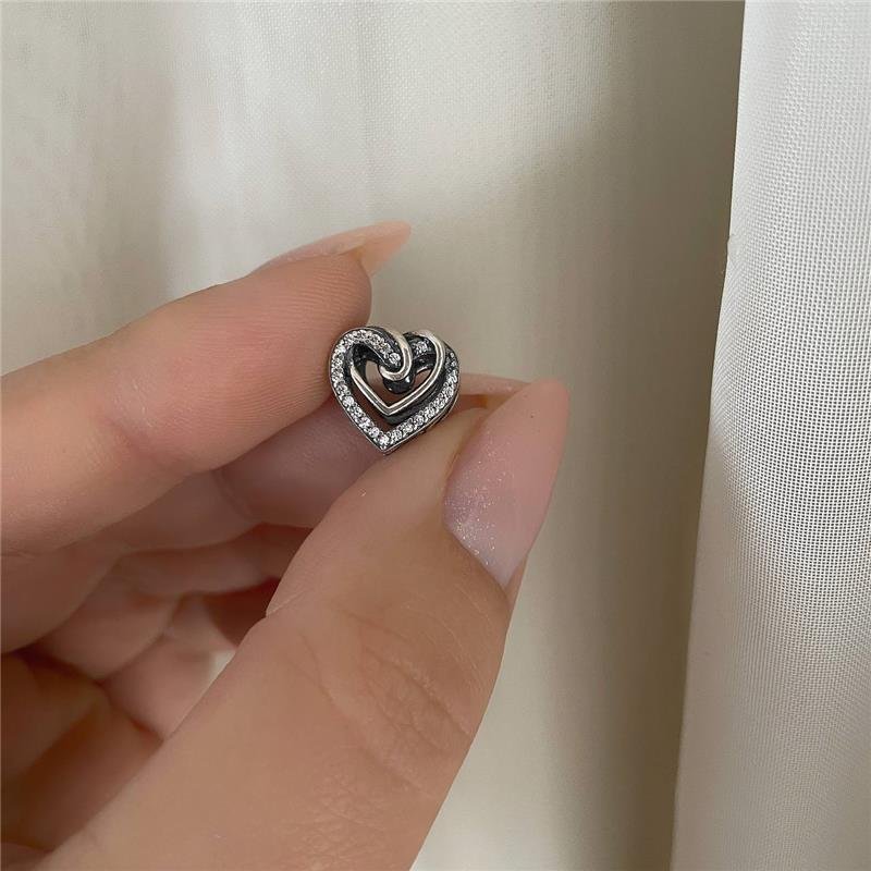 BERLOQUE PRATA 925 2 CORAÇÕES ENTRELAÇADOS CRAVEJADO