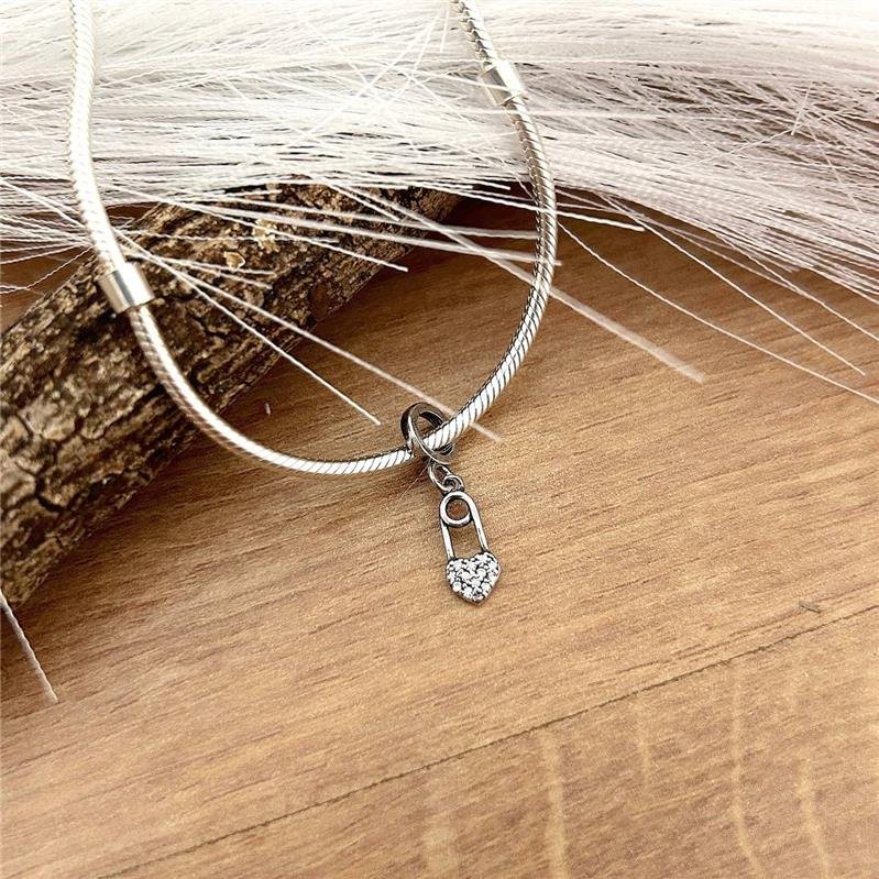 BERLOQUE PRATA 925 ALFINETE CORAÇÃO CRAVEJADO PONTA