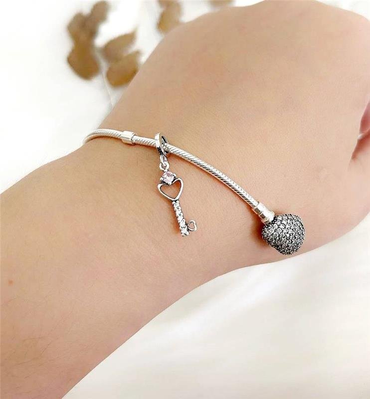 BERLOQUE PRATA 925 CHAVE COM CORAÇÃO VAZADO E ZIRCÔNIA