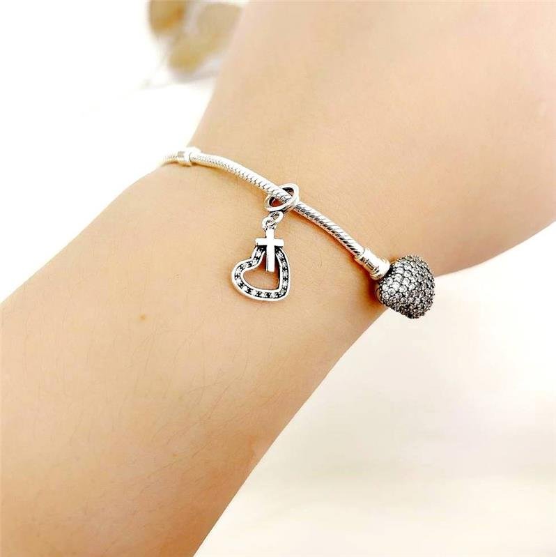 BERLOQUE PRATA 925 CORACAO CRAVEJADO COM CRUZ