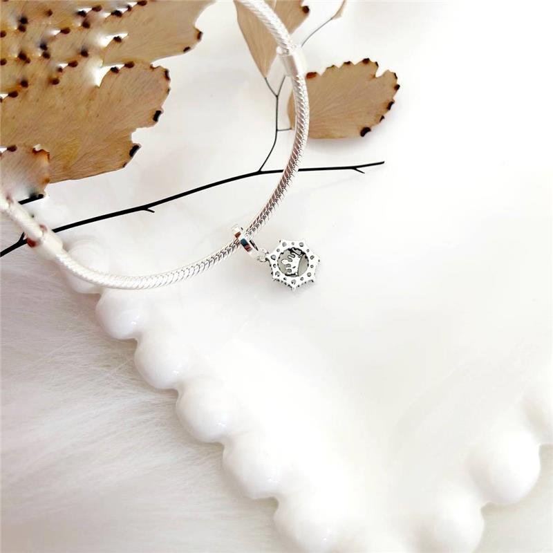 BERLOQUE PRATA 925 COROA LISA COM DETALHES EM PEDRAS AO REDOR