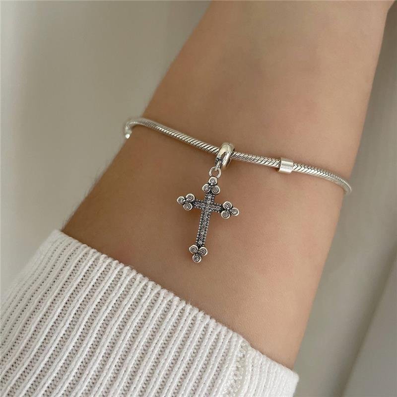 BERLOQUE PRATA 925 CRUZ CRAVEJADA COM DETALHES