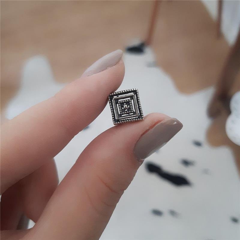 BERLOQUE PRATA 925 CUBO COM QUADRADOS 