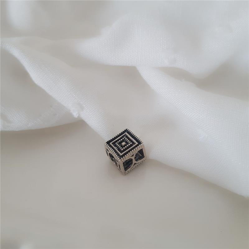 BERLOQUE PRATA 925 CUBO COM QUADRADOS 