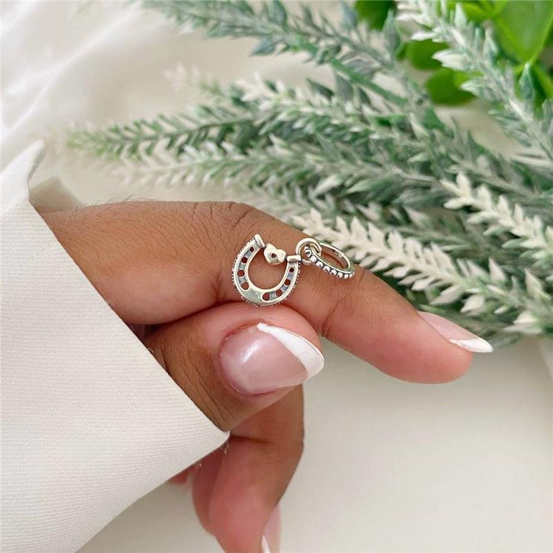 BERLOQUE PRATA 925 FERRADURA COM CORAÇÃO