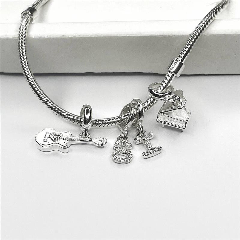 BERLOQUE PRATA 925 LETRAS CRAVEJADAS MICROZIRCÔNIAS
