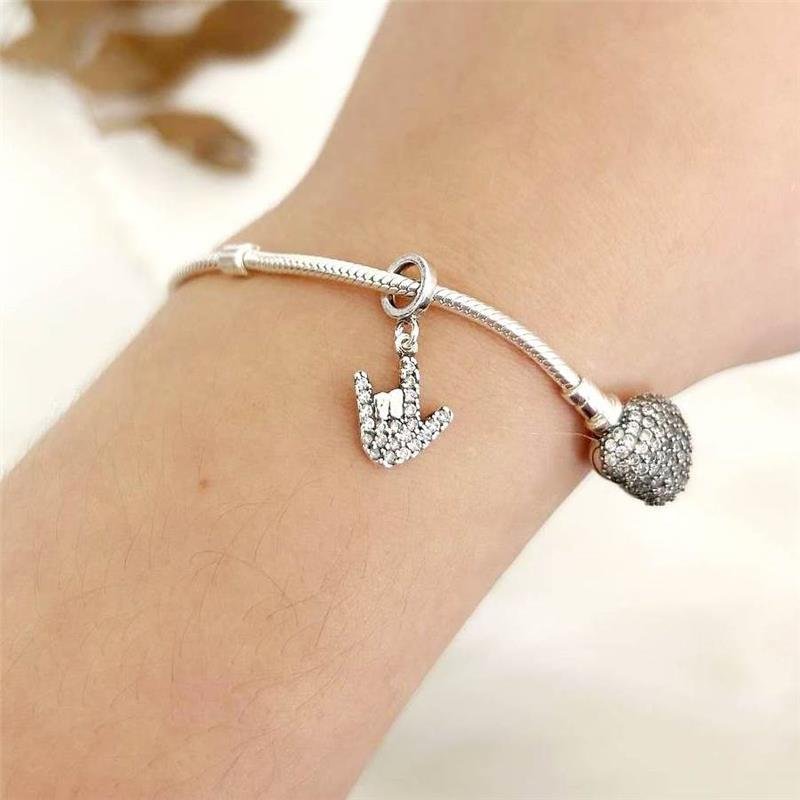 BERLOQUE PRATA 925 MÃOZINHA CRAVEJADA 