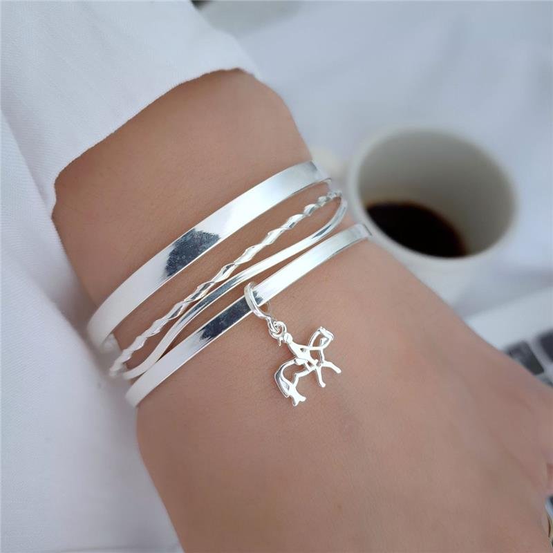 BERLOQUE PRATA 925 MULHER CAVALGANDO