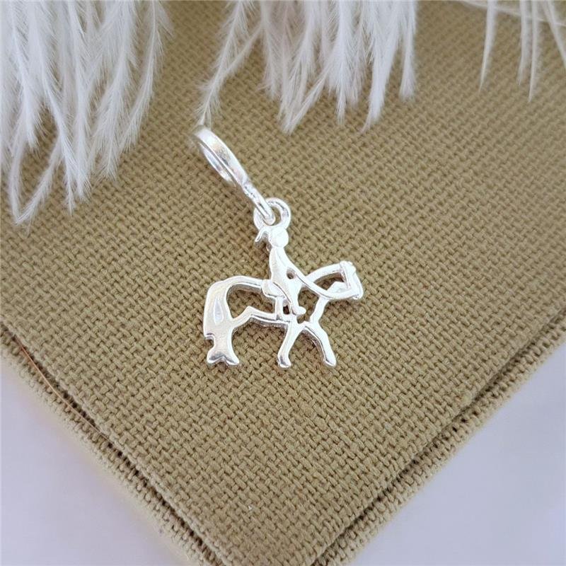 BERLOQUE PRATA 925 MULHER CAVALGANDO