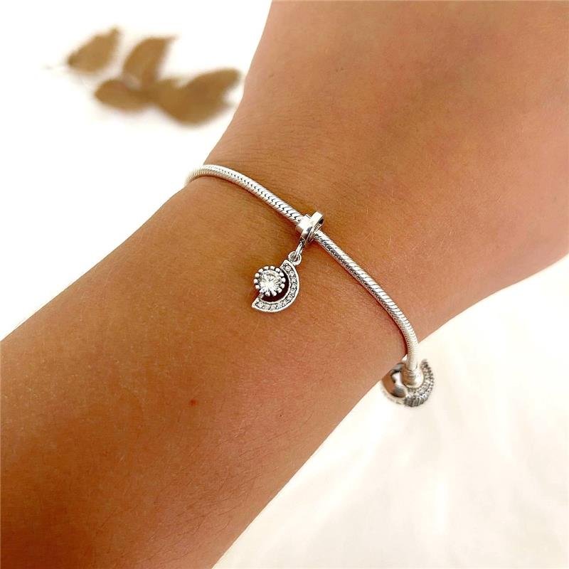  BERLOQUE PRATA PONTO LUZ MEIO CIRCULO CRAVEJADO