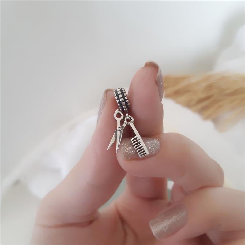 BERLOQUE PRATA 925 PROFISSÃO CABELEIREIRA TESOURA E PENTE