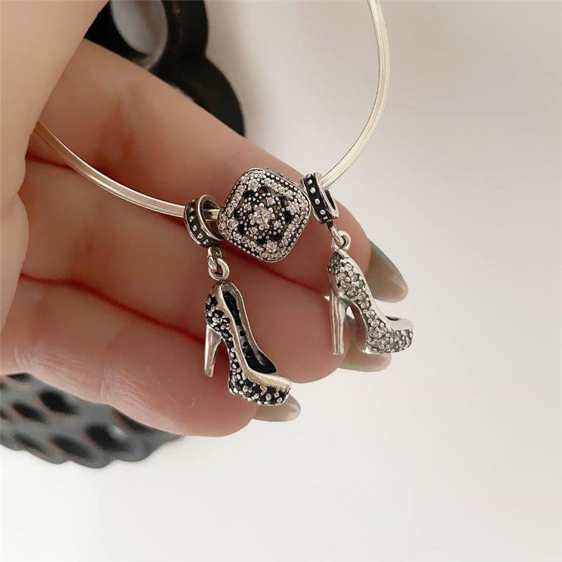 BERLOQUE PRATA 925 SAPATO SALTO CRAVEJADO DE ÔNIX