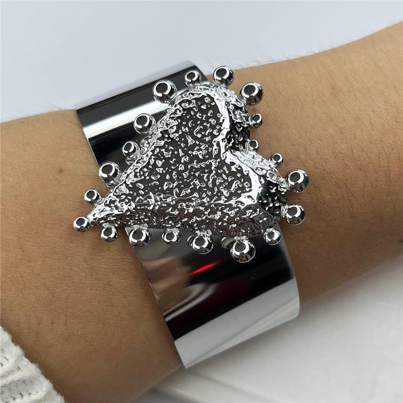 BRACELETE AÇO INOX CORAÇÃO TRABALHADO FRONTAL