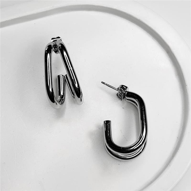 BRINCO AÇO INOX MEIA ARGOLA OVAL DUPLA 'M'