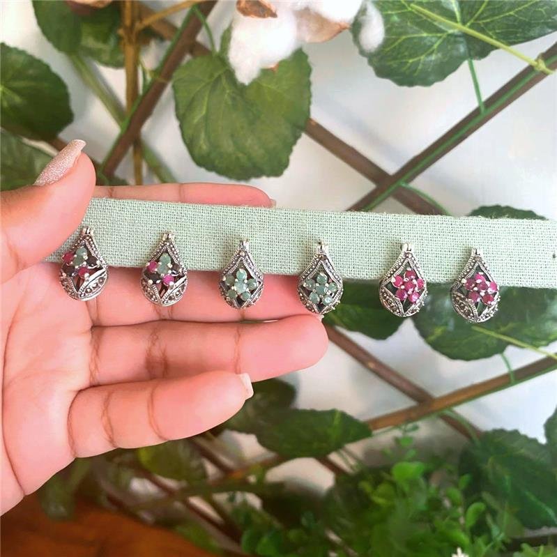 BRINCO LADY DAY RUBI SAFIRA ESMERALDA FLOR