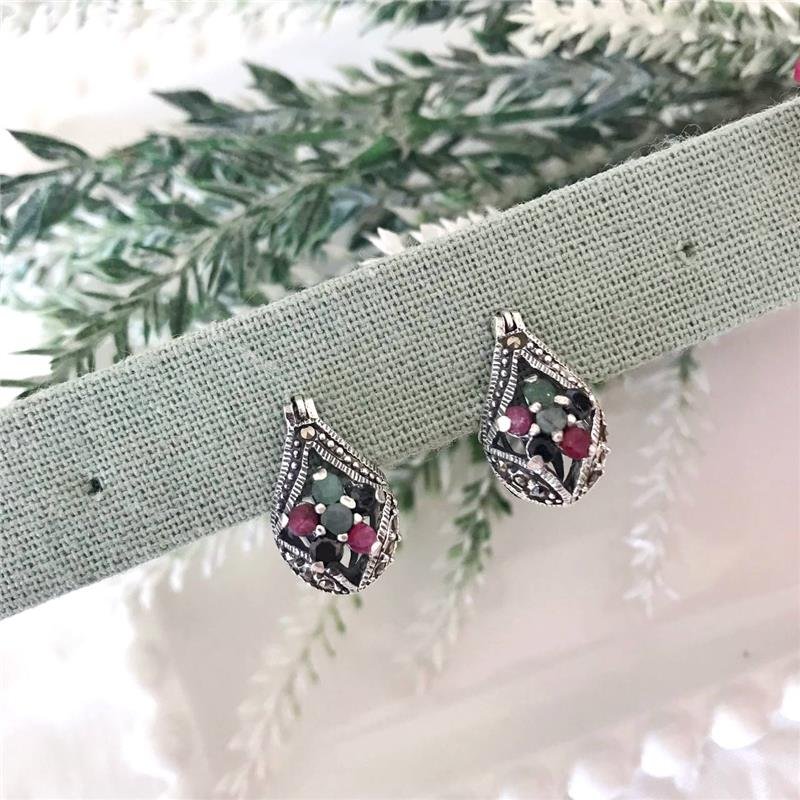 BRINCO LADY DAY RUBI SAFIRA ESMERALDA FLOR