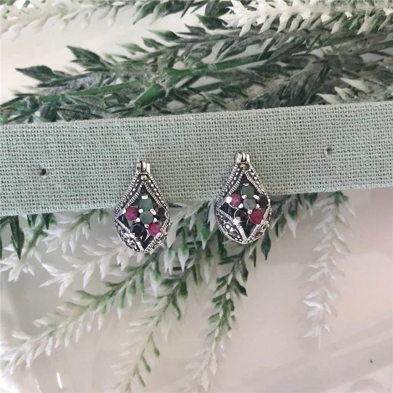 BRINCO LADY DAY RUBI SAFIRA ESMERALDA FLOR