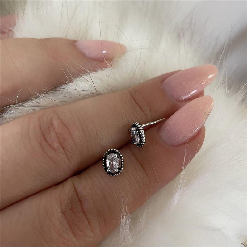 BRINCO OVAL DE ZIRCÔNIA