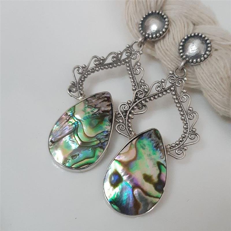 BRINCO PEDRAS NATURAIS GRANDE PENDURADO