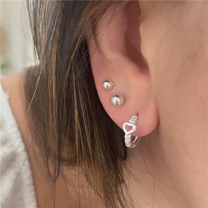 BRINCO PRATA 925 ARGOLA COM CORAÇÃO CRAVEJADO