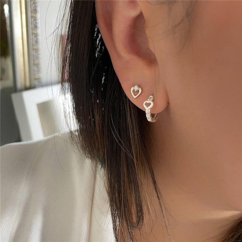 BRINCO PRATA 925 ARGOLA COM CORAÇÃO CRAVEJADO