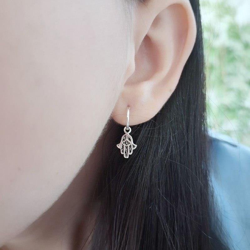 BRINCO PRATA 925 ARGOLA COM MÃO DE FATIMA PENDURADA