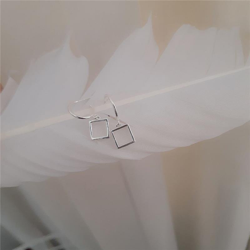 BRINCO PRATA 925 ARGOLA COM QUADRADINHO PENDURADO