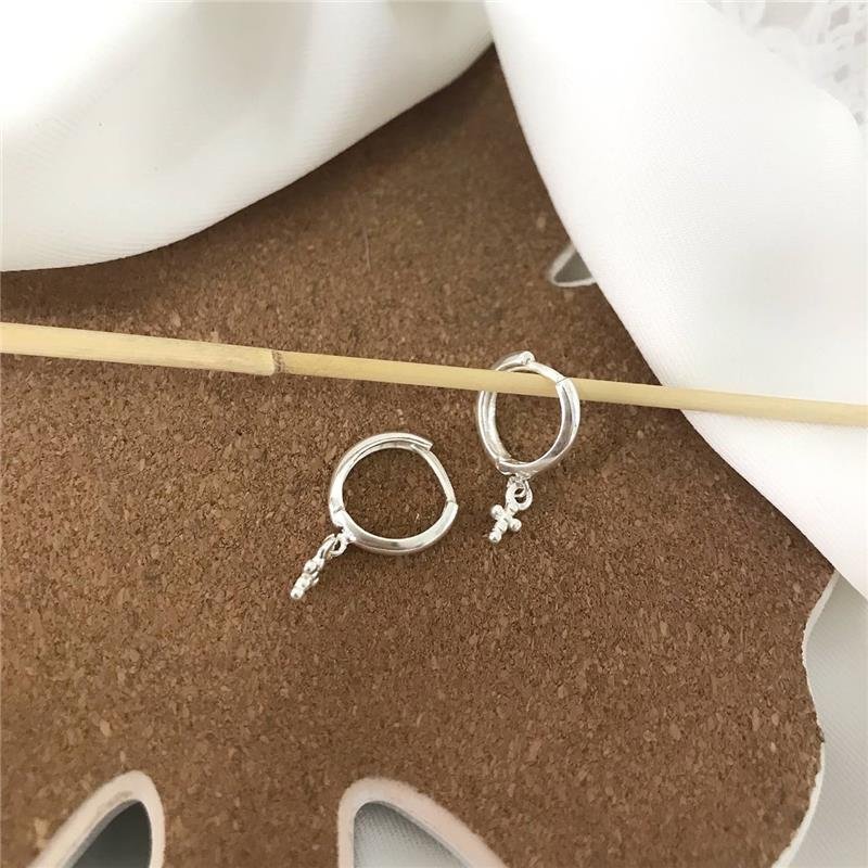 BRINCO PRATA 925 ARGOLA CRUZ PENDURADA 1,3 CM