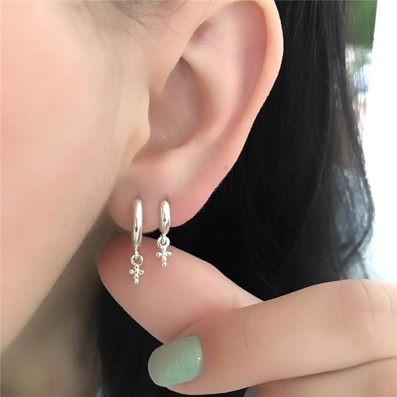 BRINCO PRATA 925 ARGOLA CRUZ PENDURADA 1,3 CM