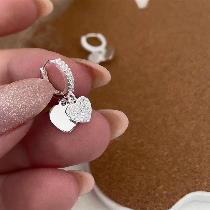 BRINCO PRATA 925 ARGOLA DUPLO CORAÇÃO PENDURADO COM PEDRA