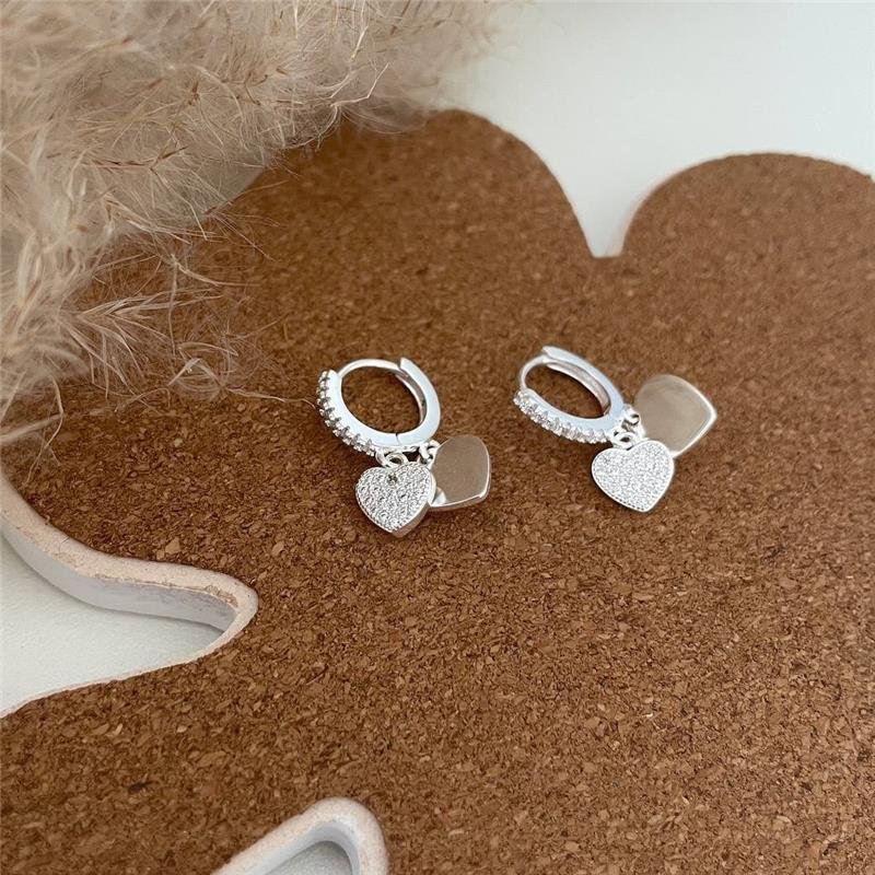 BRINCO PRATA 925 ARGOLA DUPLO CORAÇÃO PENDURADO COM PEDRA